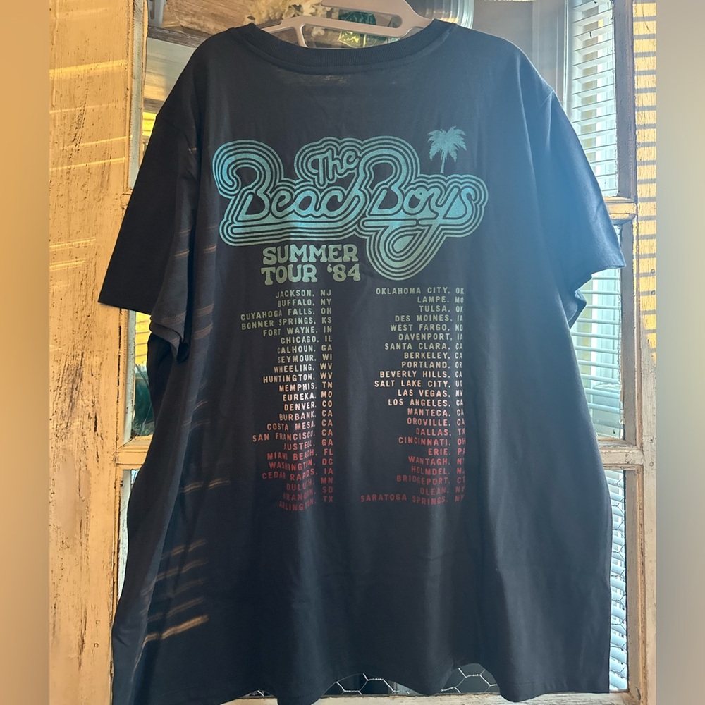 B10 NWT Maurices | The Beach Boys Colorful Ombré Graphic - Picture 5 of 6